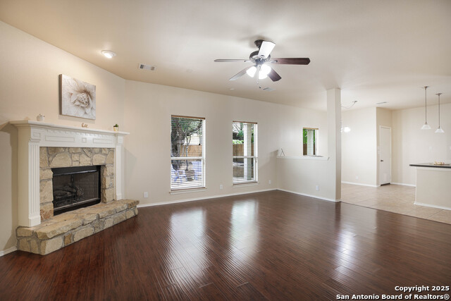 Listing photo id 12 for 10707 Axis Crossing