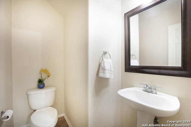 Listing photo id 15 for 10707 Axis Crossing