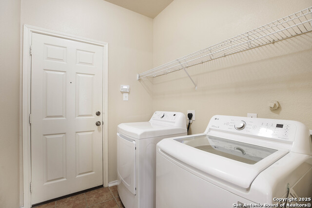 Listing photo id 16 for 10707 Axis Crossing