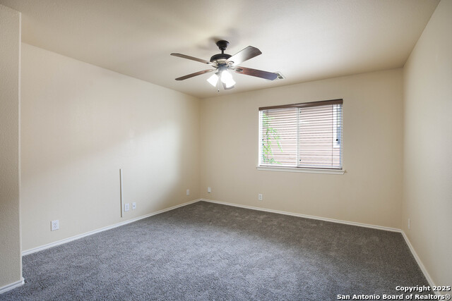 Listing photo id 18 for 10707 Axis Crossing