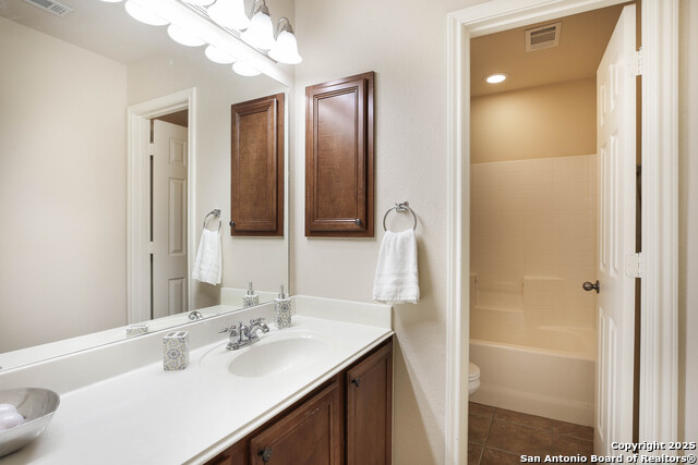 Listing photo id 20 for 10707 Axis Crossing