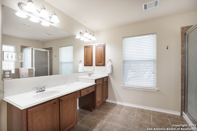Listing photo id 25 for 10707 Axis Crossing