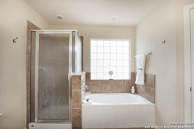 Listing photo id 26 for 10707 Axis Crossing