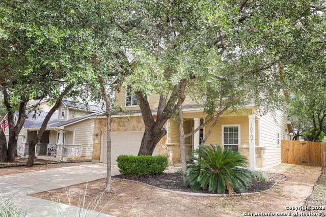 Listing photo id 1 for 10707 Axis Crossing