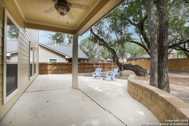 Listing photo id 29 for 10707 Axis Crossing