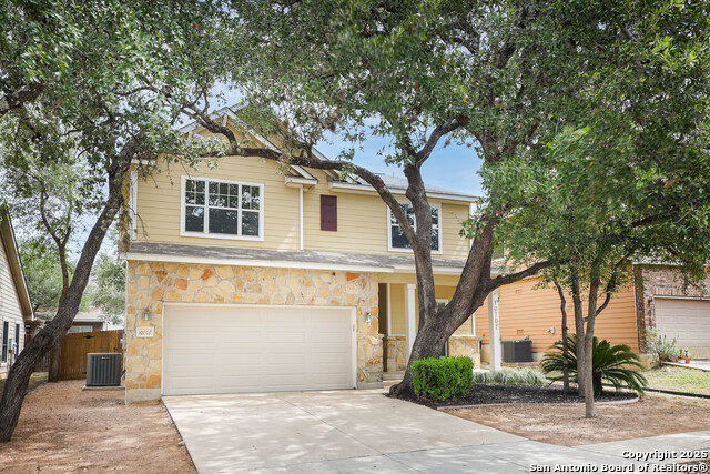 Listing photo id 2 for 10707 Axis Crossing