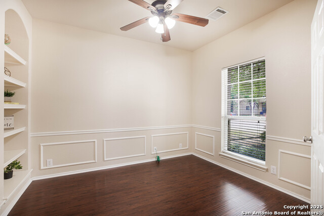 Listing photo id 5 for 10707 Axis Crossing