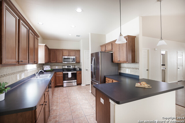 Listing photo id 6 for 10707 Axis Crossing