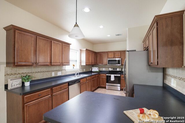 Listing photo id 7 for 10707 Axis Crossing