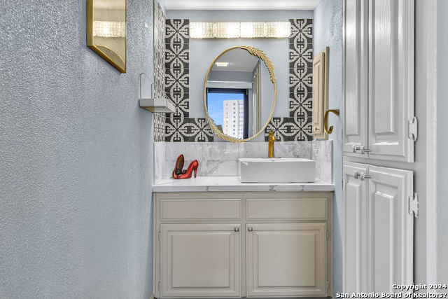 Image 7 of 24 For 7701 Wurzbach Rd  1201