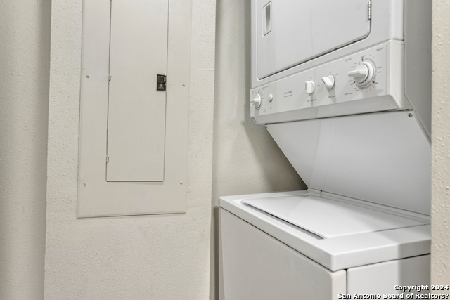 Image 18 of 24 For 7701 Wurzbach  1201