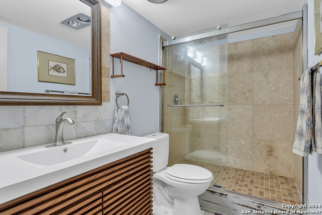 Image 22 of 24 For 7701 Wurzbach  1201
