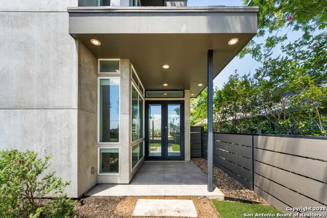 Details for 2004 8th St E, Austin, TX 78702