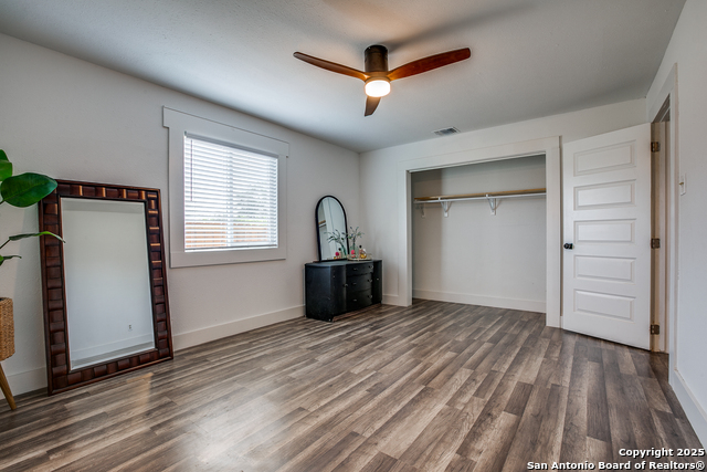 Listing photo id 8 for 525 Rossville