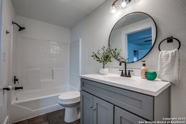 Listing photo id 9 for 525 Rossville