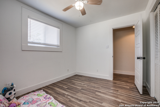 Listing photo id 11 for 525 Rossville