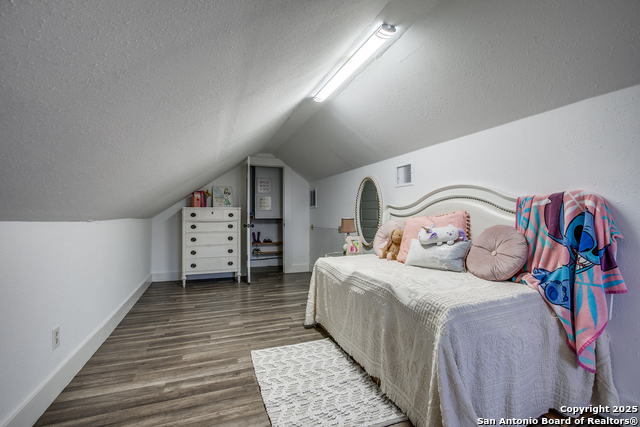 Listing photo id 14 for 525 Rossville