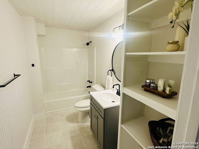Listing photo id 15 for 525 Rossville