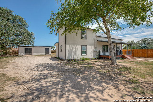 Listing photo id 19 for 525 Rossville