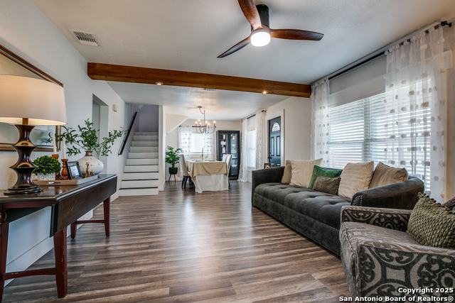 Listing photo id 2 for 525 Rossville