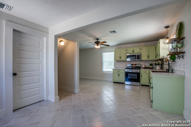 Listing photo id 6 for 525 Rossville