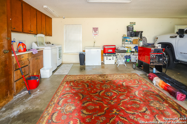 Image 18 of 51 For 4 Encino Loma
