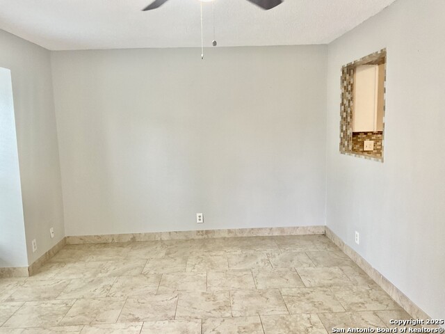 Listing photo id 0 for 4949 Hamilton Wolfe Rd 8104