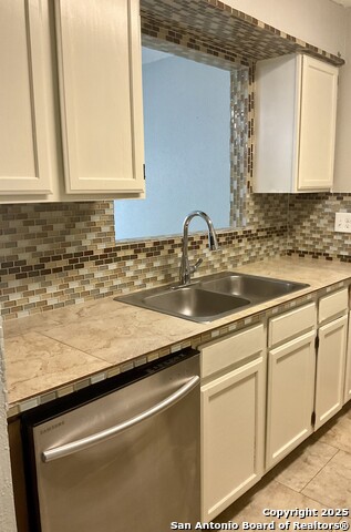 Listing photo id 1 for 4949 Hamilton Wolfe Rd 8104