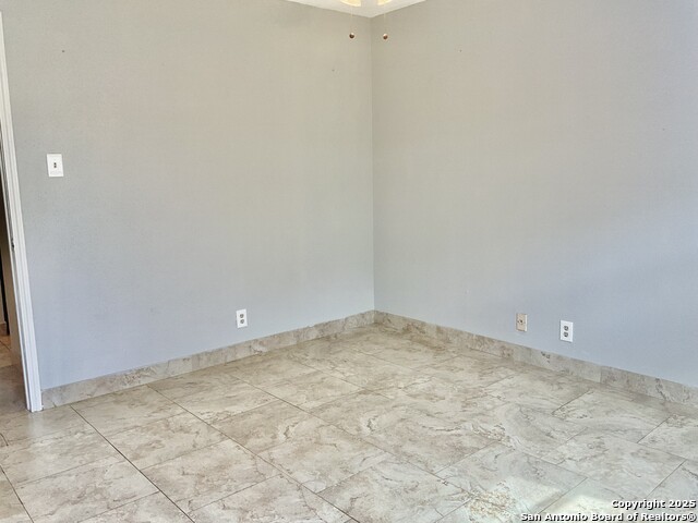 Listing photo id 2 for 4949 Hamilton Wolfe Rd 8104