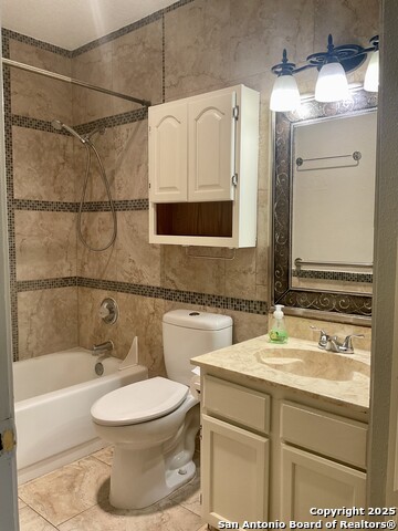 Listing photo id 3 for 4949 Hamilton Wolfe Rd 8104