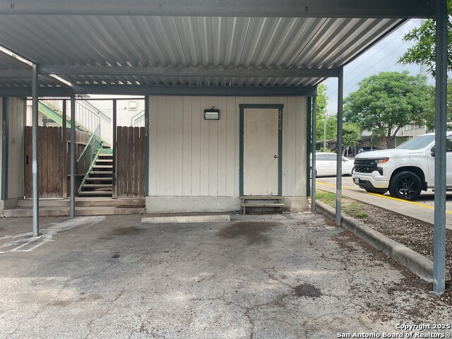 Listing photo id 4 for 4949 Hamilton Wolfe Rd 8104