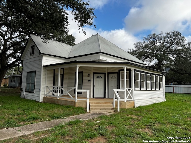 Details for 308 Coker W, Devine, TX 78016