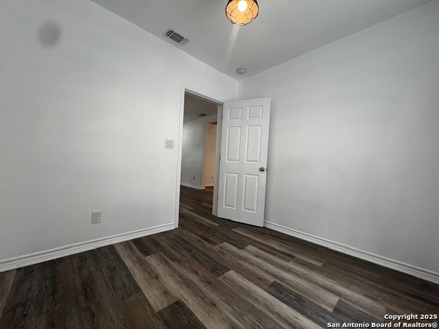 Listing photo id 8 for 308 Coker W