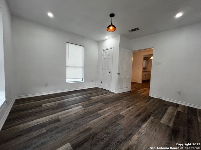 Listing photo id 10 for 308 Coker W