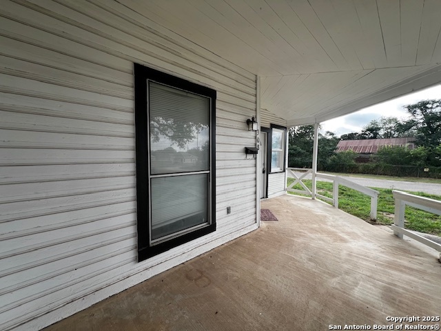 Listing photo id 14 for 308 Coker W
