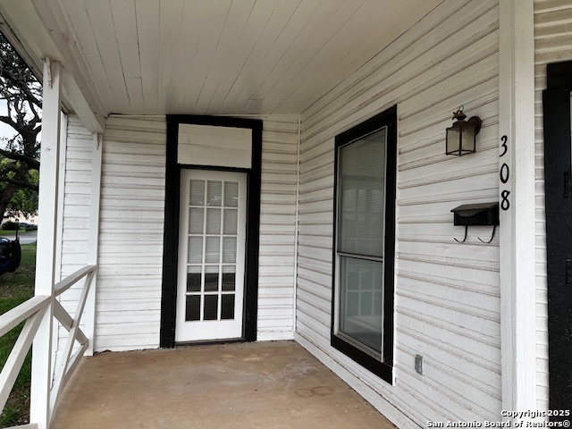 Listing photo id 15 for 308 Coker W