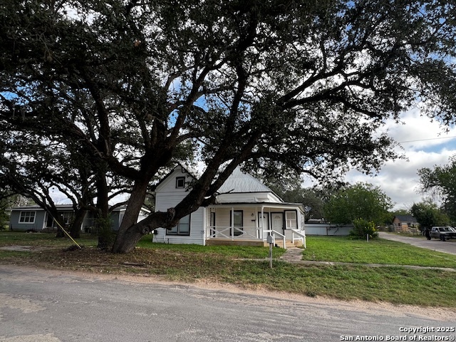 Listing photo id 17 for 308 Coker W