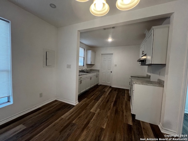 Listing photo id 5 for 308 Coker W