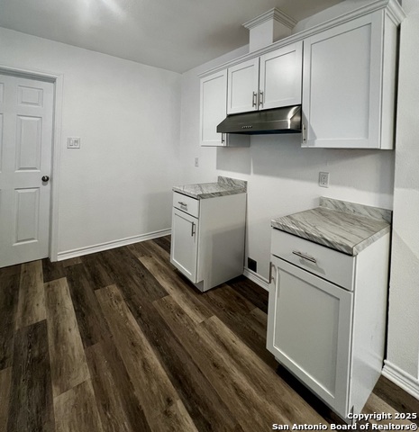 Listing photo id 7 for 308 Coker W