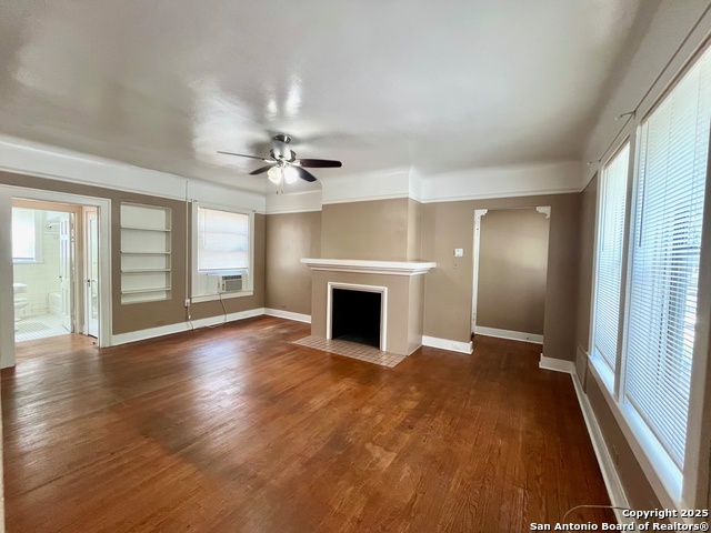 Image 10 of 22 For 424 Ashby Pl E 4