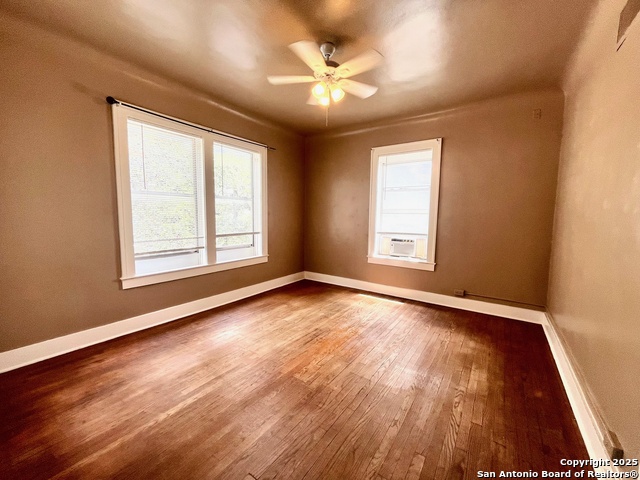 Image 11 of 22 For 424 Ashby Pl E 4