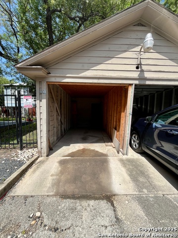 Image 21 of 22 For 424 Ashby Pl E 4