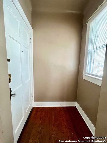 Image 8 of 22 For 424 Ashby Pl E 4