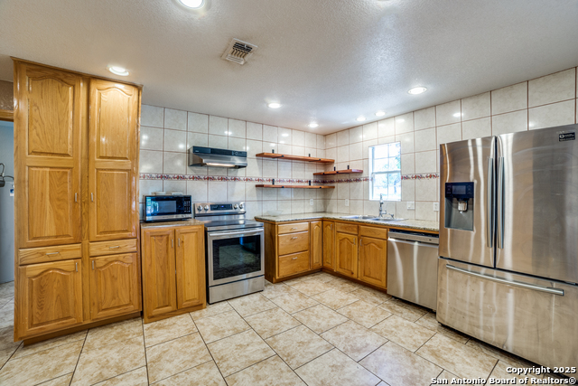 Listing photo id 8 for 205 County Road 7721