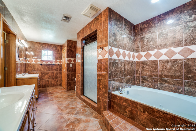Listing photo id 12 for 205 County Road 7721