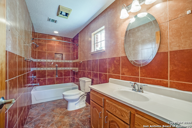 Listing photo id 17 for 205 County Road 7721