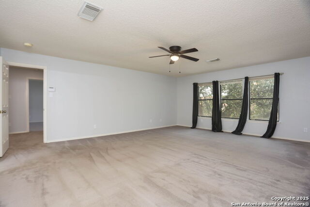 Listing photo id 13 for 2558 Ashley Oak Dr
