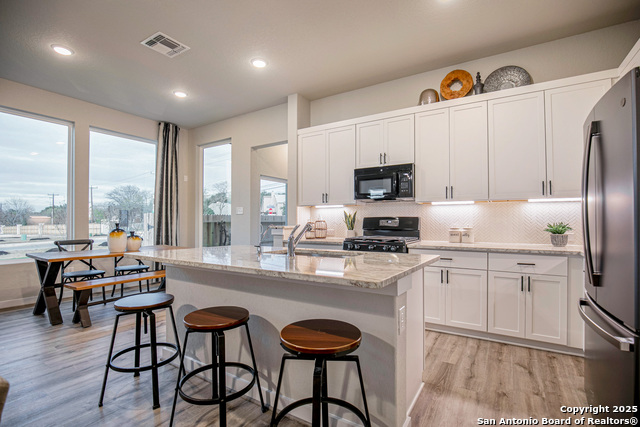 Image 5 of 13 For 20675 Huebner Rd Unit 522