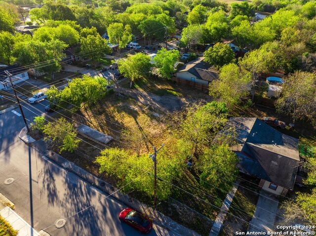 Listing photo id 10 for 2734 Hicks Ave