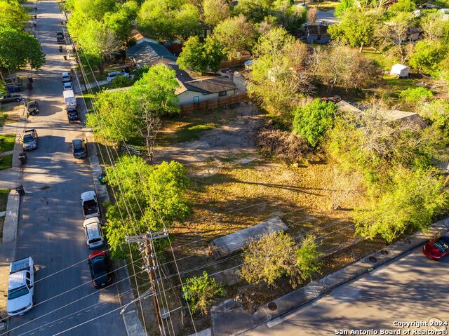 Listing photo id 12 for 2734 Hicks Ave